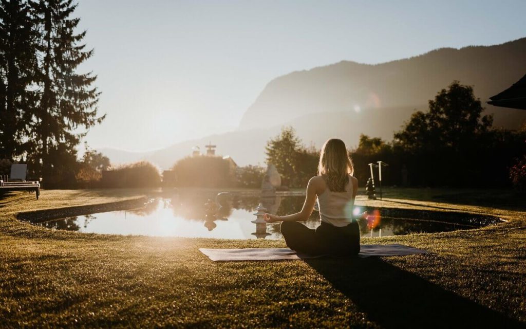 Im Ayurveda warmes Wasser morgens trinken