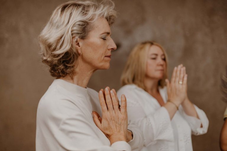 Erfahre wie Du mit Ayurveda in den Wechseljahre wieder zurück in Deine Balance findest.