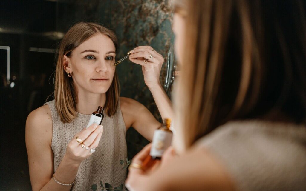 Ölziehen als Morgenroutine Dinacharya Oil pulling as a morning routine (Dinacharya)