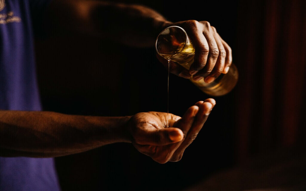 Sesamöl zum Ölziehen Sesame oil for oil pulling